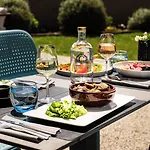 Sowell Les Chevaliers Hotel