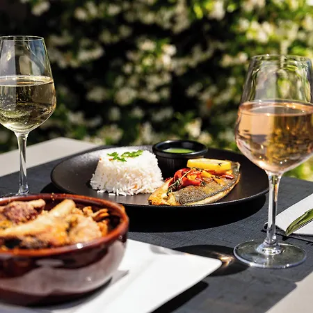 Sowell Les Chevaliers فندق قرقشونه