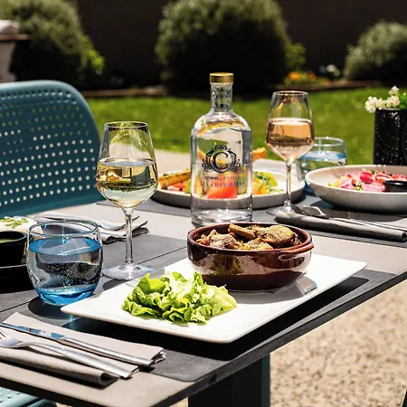 Sowell Les Chevaliers فندق